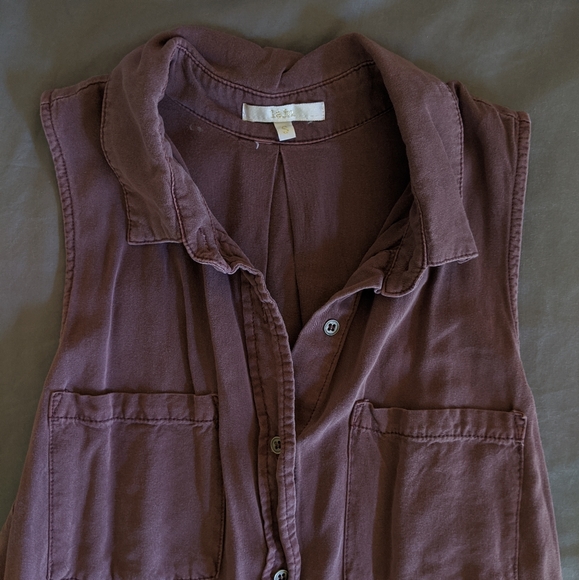 Maroon Button Down Tank - Picture 2 of 3